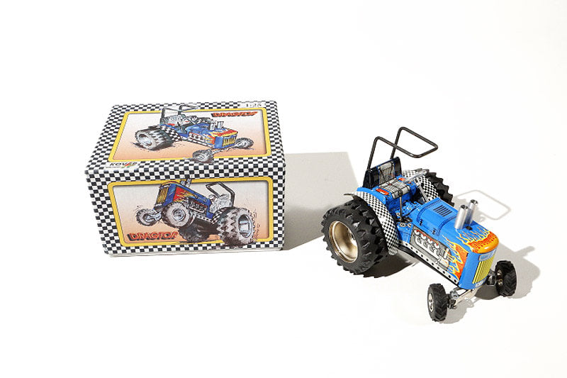 Dragtor tractor tin toy with packaging