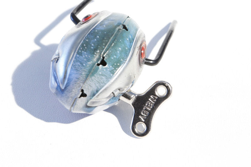 Piranha tin toy with wind up key
